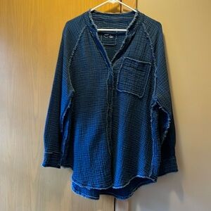Aerie pool to party gaze button down